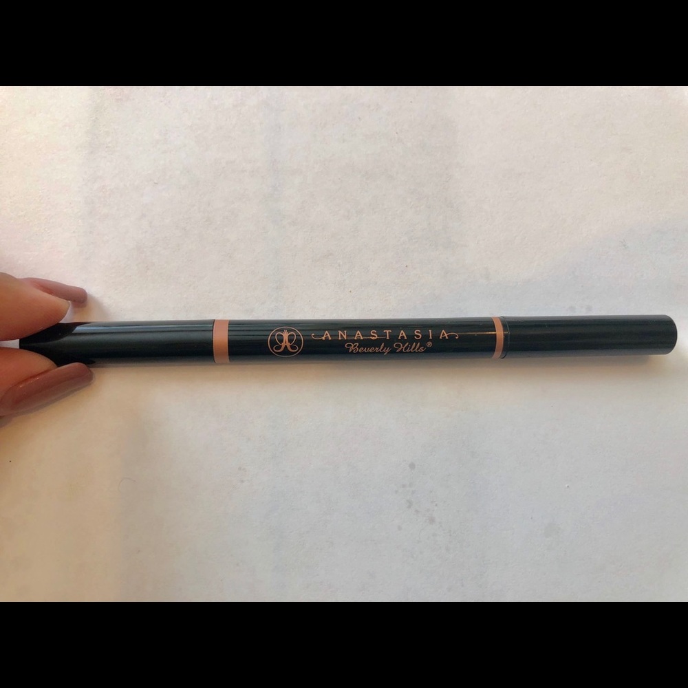 Anastasia Beverly Hills Brow Definer in Dark Brown